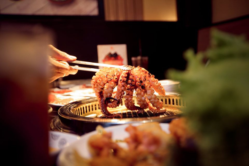 Buffet nướng King BBQ đa dạng, đầy đủ cả các loại thịt và hải sản, được tẩm ướp tinh tế theo phong cách Hàn Quốc.