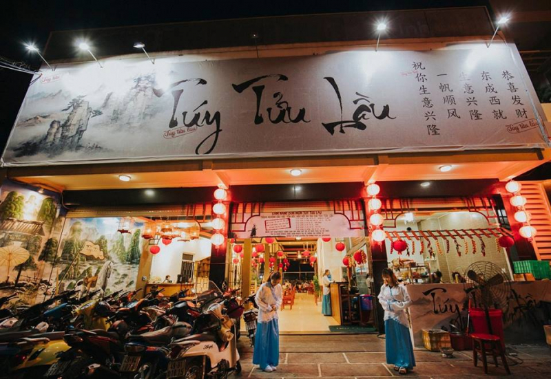 Quán nướng và lẩu Túy Tửu Lầu cũng là một trong những quán mang phong cách cổ trang ở Đà Lạt.