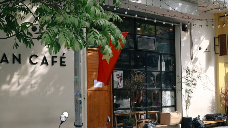 An Café được trang trí hiện đại.