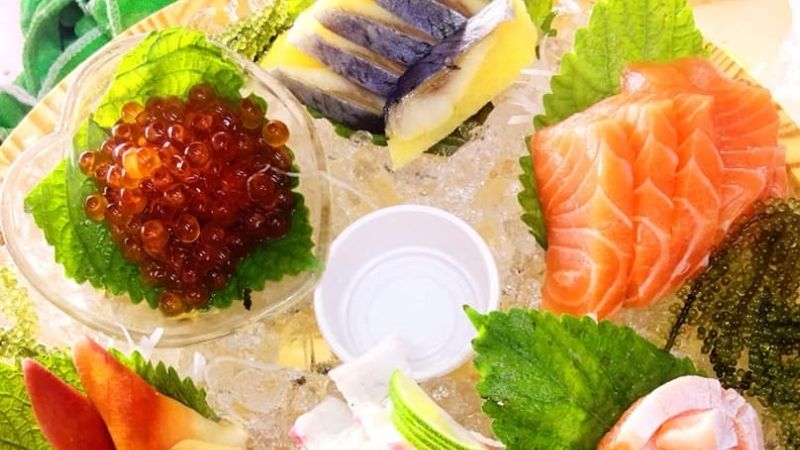 Các món ăn vô cùng đa dạng từ sushi, sashimi đến lẩu và đồ nướng