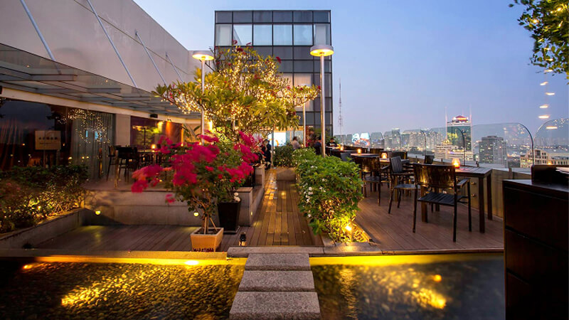 Shri - Rooftop Restaurant & Lounge là một nhà hàng ở tầng 23 Centec Tower