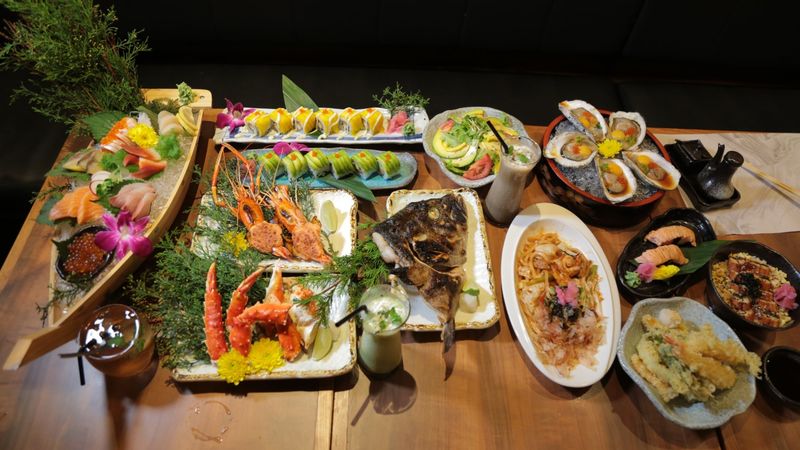 Các món ăn hấp dẫn tại quán Kohaku Sushi
