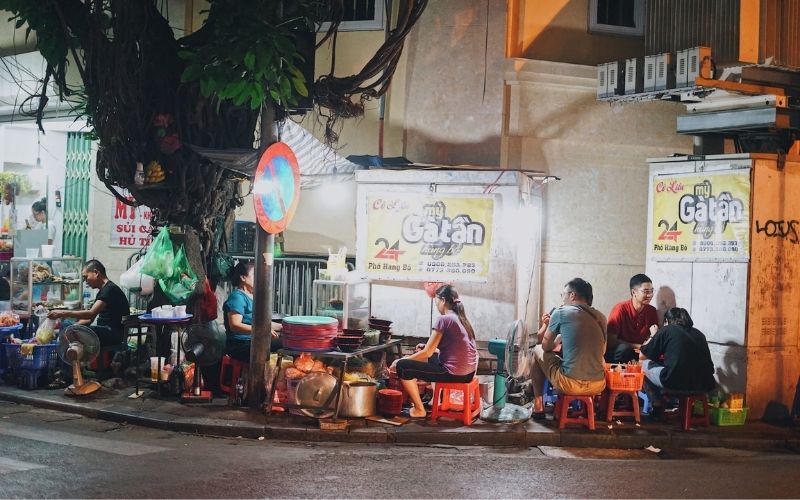 Quán ăn đêm ngon quận Hoàn Kiếm: Mỳ Gà Tần 24