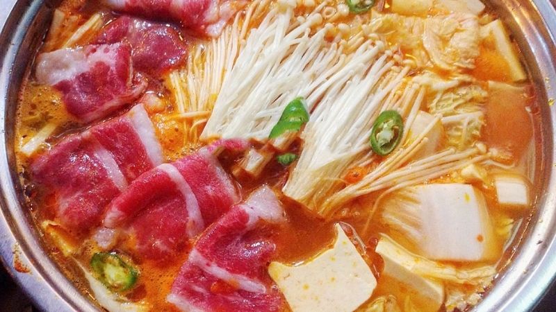 6 cơ hội nấu nướng lẩu kim chi Nước Hàn tận nơi ngon ngất ngây