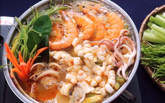 Mách bạn cách nấu lẩu Thái hải sản chua chua, cay cay đúng vị lẩu Thái | Tinh hoa quê nhà
